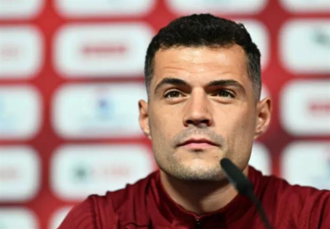 Granit Xhaka khien Thuy Si nhu ngoi tren dong lua